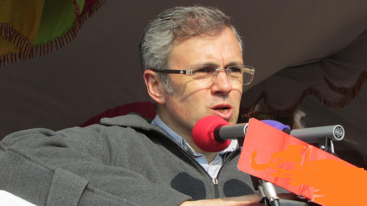 Mehbooba Govt following instructions of GOI: Omar